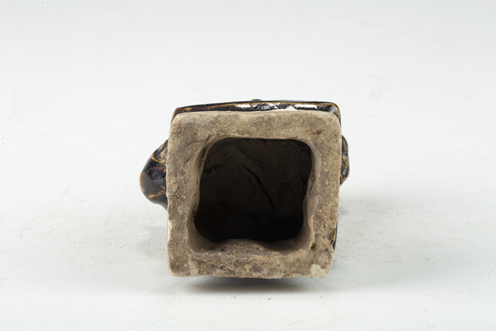 古玩陶瓷清·褐釉獅子燭臺真品鑒賞圖