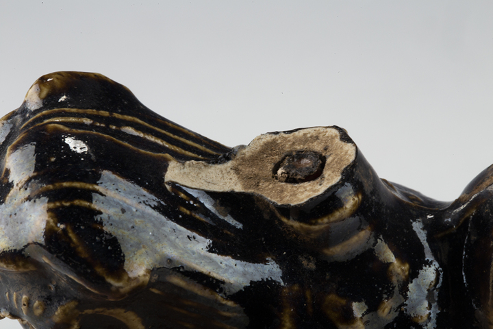 古玩陶瓷清·褐釉獅子燭臺真品鑒賞圖