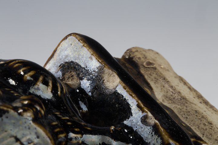 古玩陶瓷清·褐釉獅子燭臺真品鑒賞圖