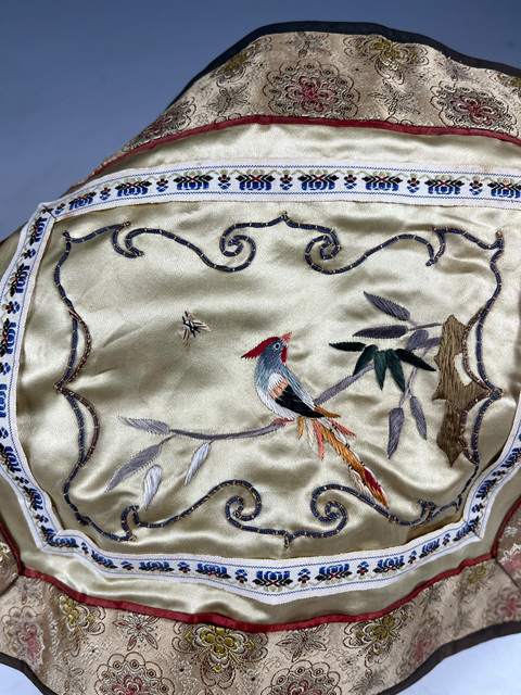 古玩雜項民國-創匯 ?盤金刺繡“錦上添花”花鳥紋織錦繡片拍賣，當前價格788元