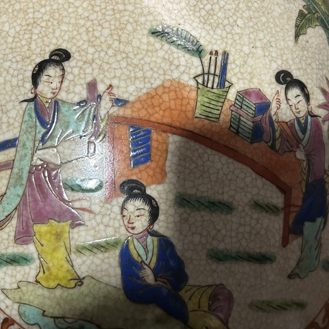 古玩陶瓷清光緒 哥釉粉彩仕女紋罐真品鑒賞圖