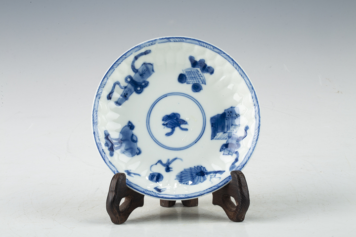 古玩陶瓷清康熙·青花琴棋書畫紋碟真品鑒賞圖