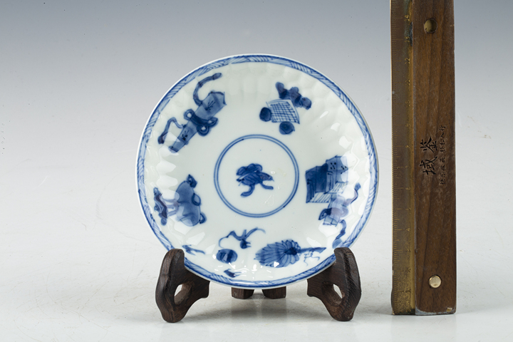 古玩陶瓷清康熙·青花琴棋書畫紋碟真品鑒賞圖