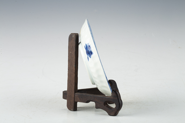 古玩陶瓷清康熙·青花琴棋書畫紋碟真品鑒賞圖