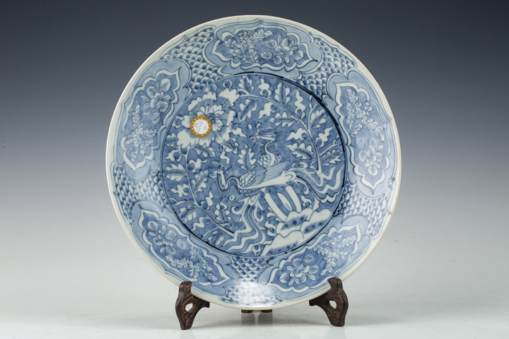 古玩陶瓷明晚·青花藍地留白鳳凰牡丹紋大盤真品鑒賞圖