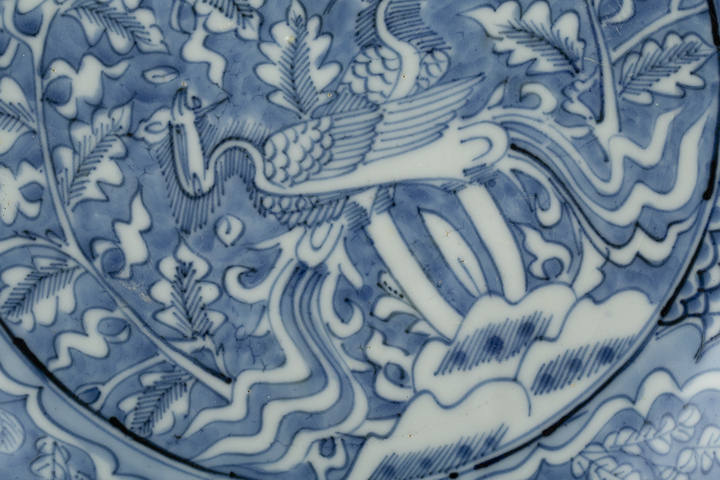 古玩陶瓷明晚·青花藍地留白鳳凰牡丹紋大盤真品鑒賞圖