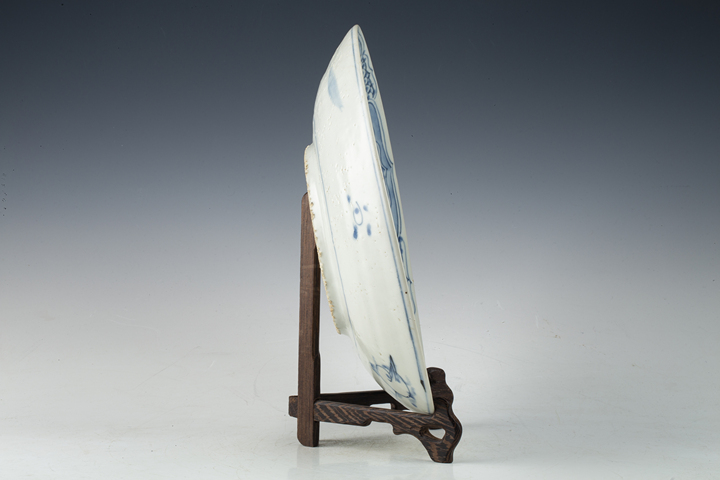 古玩陶瓷明晚·青花藍地留白鳳凰牡丹紋大盤真品鑒賞圖