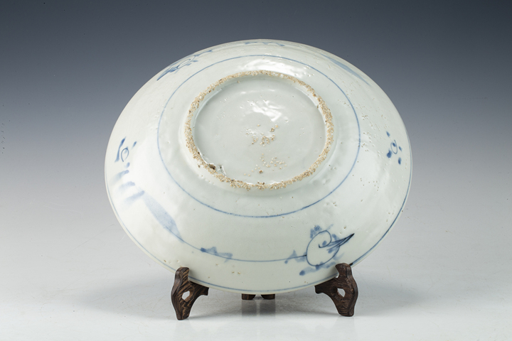 古玩陶瓷明晚·青花藍地留白鳳凰牡丹紋大盤真品鑒賞圖