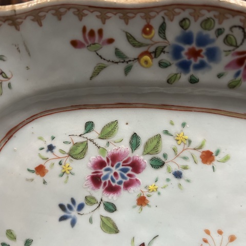 古玩陶瓷花卉紋粉彩盤真品鑒賞圖