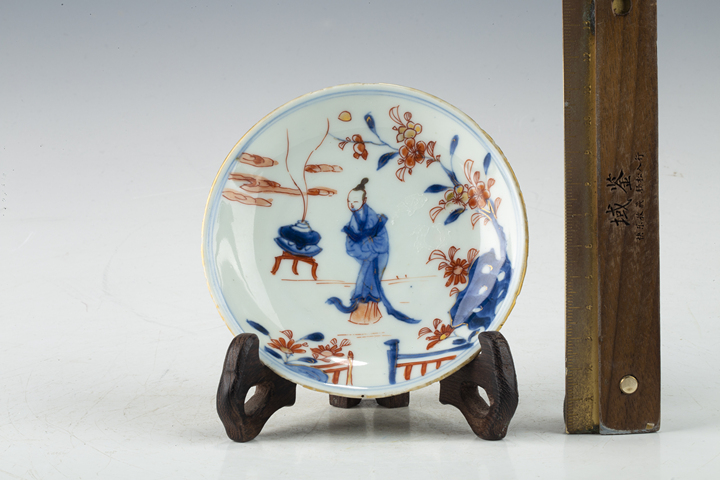 古玩陶瓷清康熙·青花礬紅描金焚香拜月紋碟真品鑒賞圖