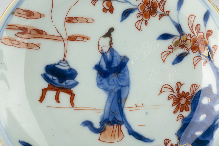 古玩陶瓷清康熙·青花礬紅描金焚香拜月紋碟真品鑒賞圖