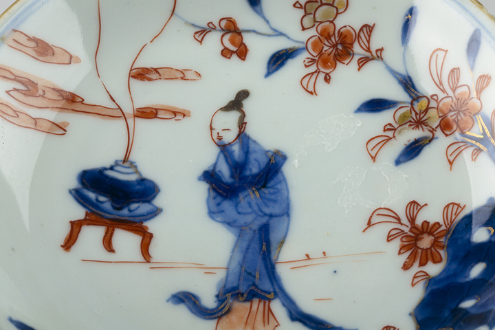 古玩陶瓷清康熙·青花礬紅描金焚香拜月紋碟真品鑒賞圖