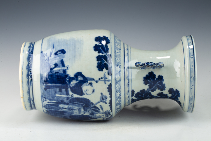 古玩陶瓷清中·青花福星高照圖雙耳盤口瓶真品鑒賞圖