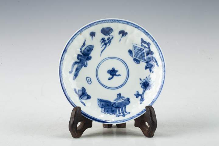 古玩陶瓷清康熙·青花琴棋書畫紋碟真品鑒賞圖