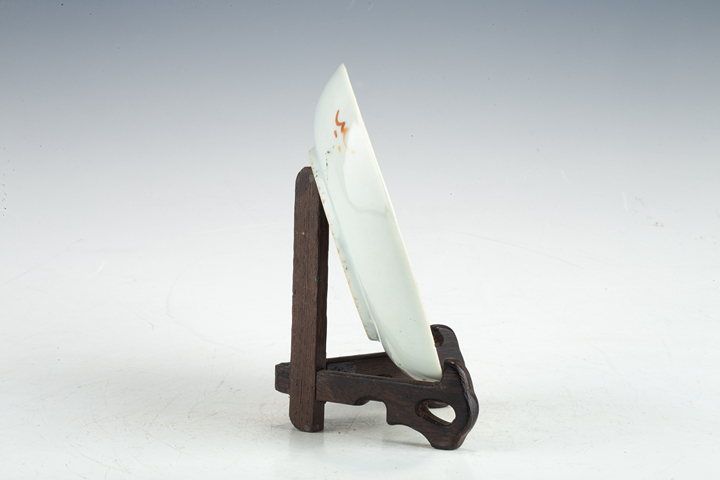 古玩陶瓷清晚·粉彩團(tuán)鶴纏枝壽字紋盤拍賣，當(dāng)前價(jià)格1504元