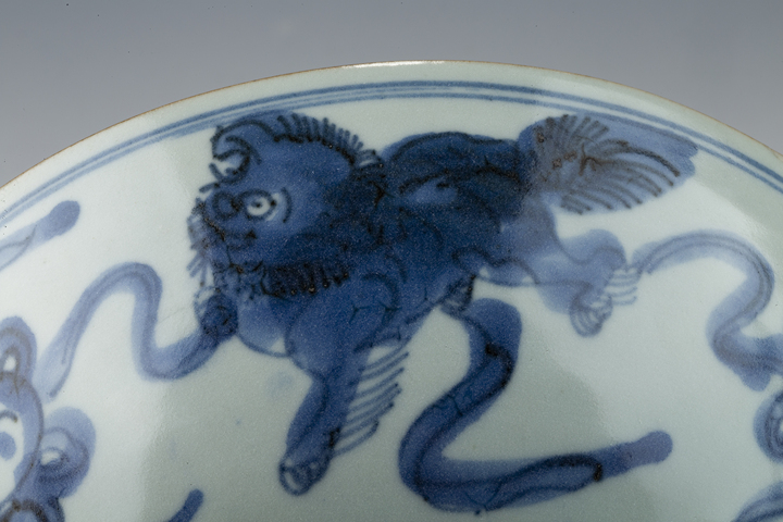 古玩陶瓷清早·青花獅子繡球紋碗真品鑒賞圖