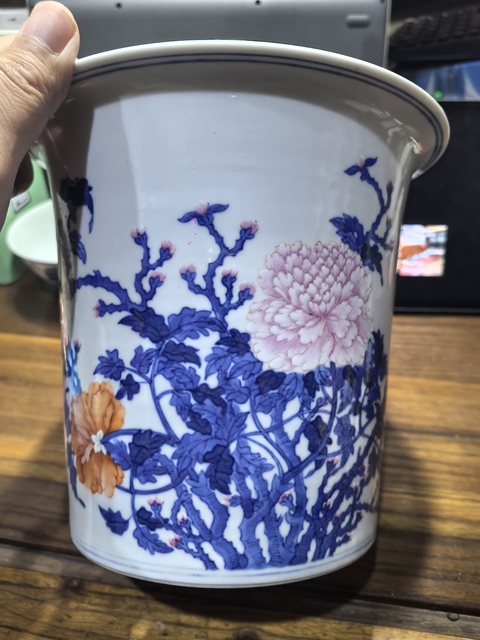 古玩陶瓷青花加彩花卉紋花盆真品鑒賞圖