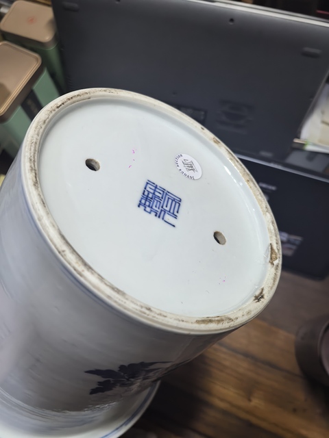 古玩陶瓷青花加彩花卉紋花盆真品鑒賞圖