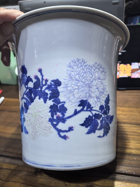 古玩陶瓷青花加彩花卉紋花盆真品鑒賞圖
