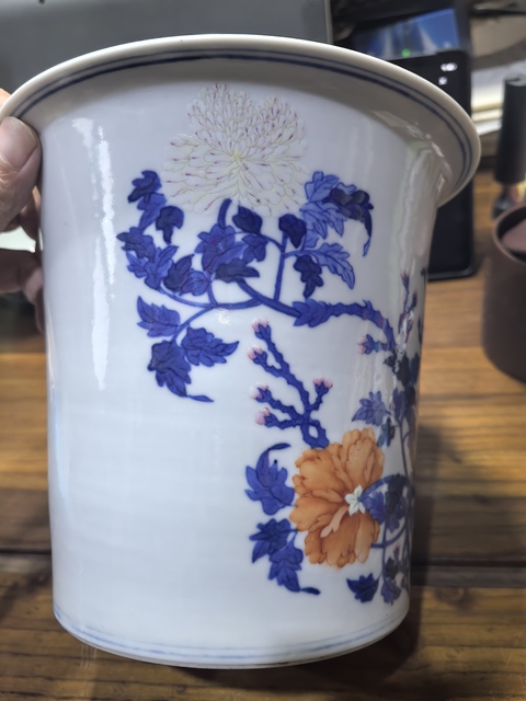 古玩陶瓷青花加彩花卉紋花盆真品鑒賞圖