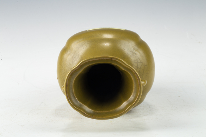 古玩陶瓷清中晚·茶葉末釉雙耳海棠瓶真品鑒賞圖