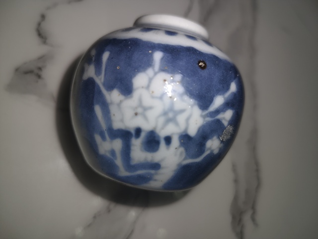 古玩陶瓷青花留白冰梅紋蓋罐真品鑒賞圖