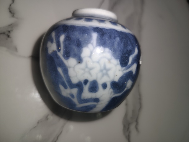 古玩陶瓷青花留白冰梅紋蓋罐真品鑒賞圖