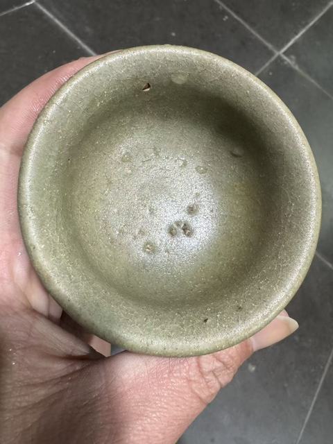 古玩陶瓷元末明初·龍泉青釉外蓮瓣高足杯拍賣，當(dāng)前價(jià)格2888元