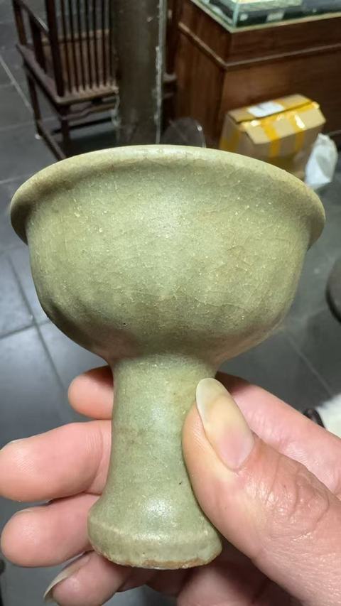 古玩陶瓷元末明初·龍泉青釉外蓮瓣高足杯拍賣，當(dāng)前價(jià)格2888元