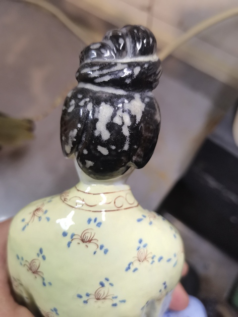 古玩陶瓷何仙姑粉彩塑像真品鑒賞圖