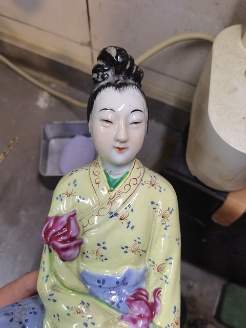 古玩陶瓷何仙姑粉彩塑像真品鑒賞圖