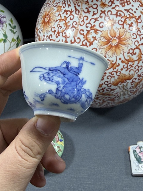 古玩陶瓷青花人物杯真品鑒賞圖