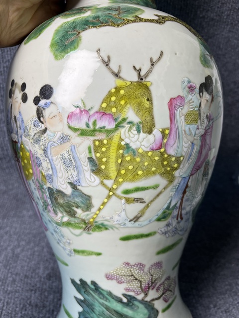 古玩陶瓷粉彩麻姑獻壽人物故事紋觀音瓶真品鑒賞圖