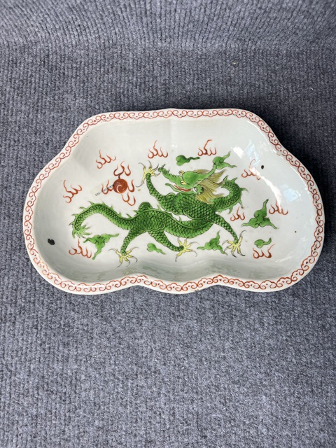 古玩陶瓷粉彩火珠龍紋盤真品鑒賞圖