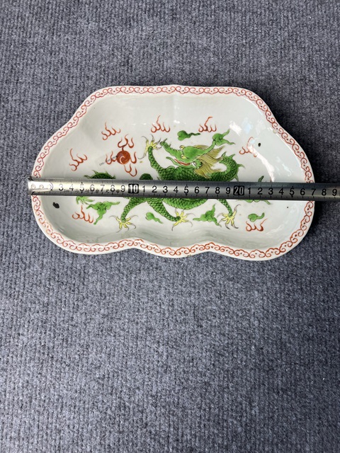 古玩陶瓷粉彩火珠龍紋盤真品鑒賞圖