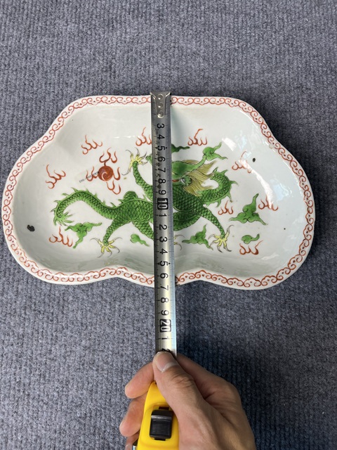 古玩陶瓷粉彩火珠龍紋盤真品鑒賞圖