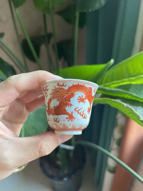 古玩陶瓷龍紋礬紅杯真品鑒賞圖