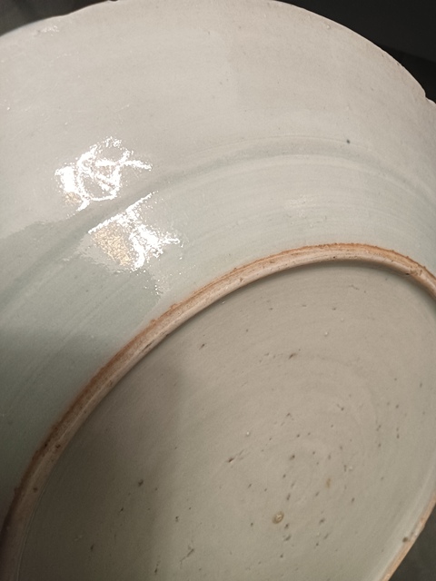 古玩陶瓷樓臺亭閣山水紋青花盤真品鑒賞圖