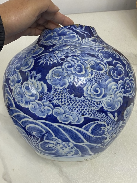 古玩陶瓷魚龍變化天球瓶青花標本真品鑒賞圖