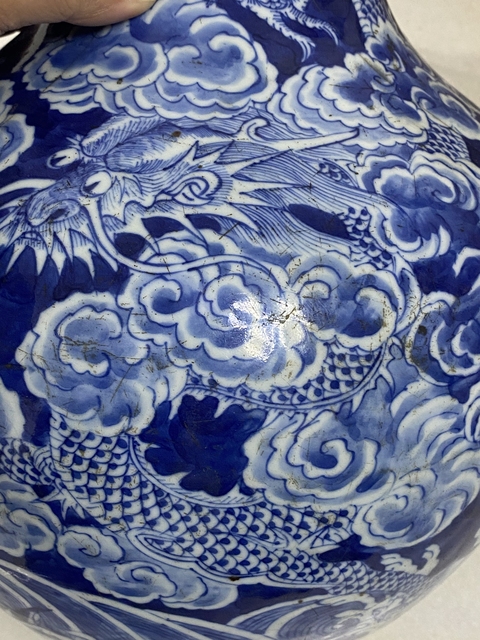 古玩陶瓷魚龍變化天球瓶青花標本真品鑒賞圖