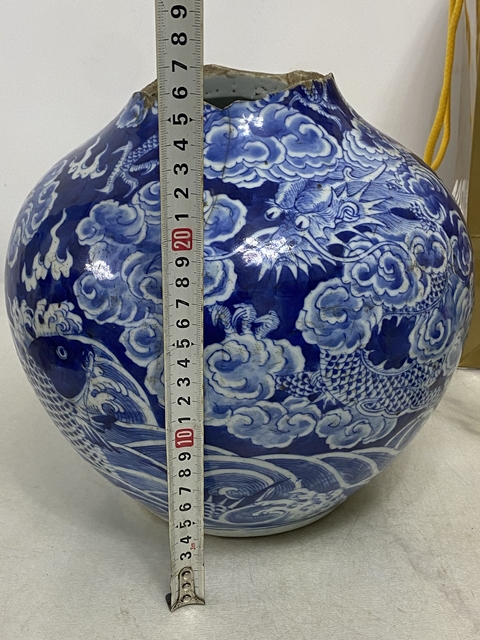 古玩陶瓷魚龍變化天球瓶青花標本真品鑒賞圖