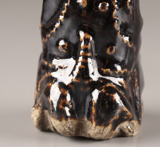 古玩陶瓷褐釉人物造像真品鑒賞圖