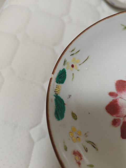 古玩陶瓷花卉紋粉彩盤真品鑒賞圖