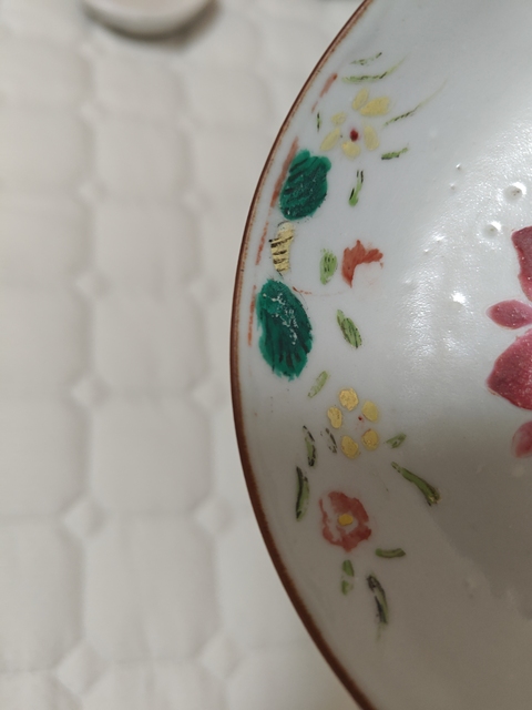 古玩陶瓷花卉紋粉彩盤真品鑒賞圖