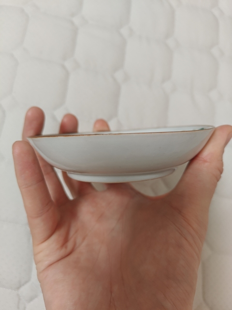 古玩陶瓷花卉紋粉彩盤真品鑒賞圖