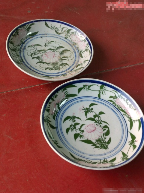 古玩陶瓷紅綠彩花卉紋盤真品鑒賞圖