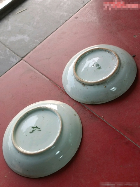 古玩陶瓷紅綠彩花卉紋盤真品鑒賞圖