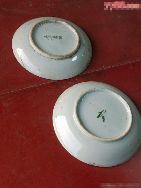 古玩陶瓷紅綠彩花卉紋盤真品鑒賞圖