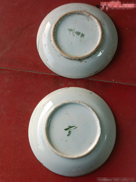 古玩陶瓷紅綠彩花卉紋盤真品鑒賞圖