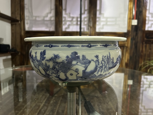 古玩陶瓷青花山水紋三足香爐真品鑒賞圖